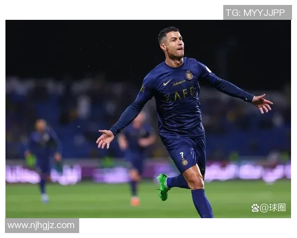 足球明星展现惊人力量暴力射门视频引发球迷热议与赞叹