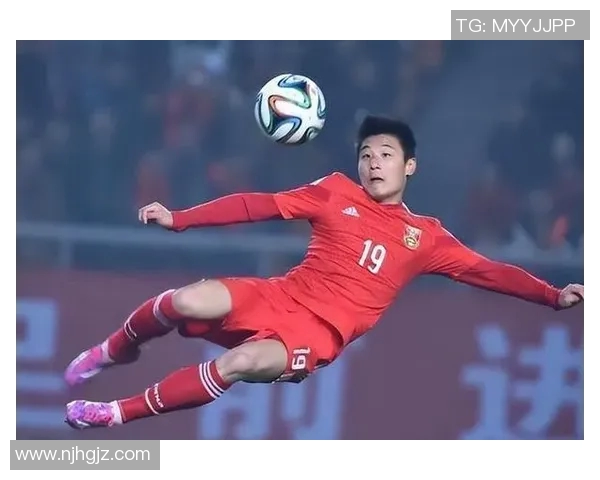 中国足球明星风采与成就全面介绍及其对足球发展的影响分析