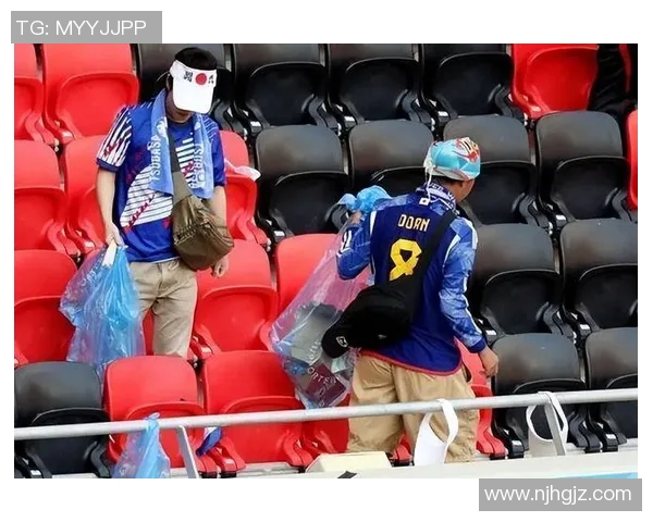 19岁足球明星为环保行动捡垃圾展现社会责任感引发广泛关注