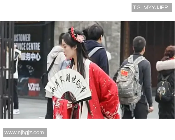 足球明星与汉服小姐姐的浪漫邂逅展现传统与现代的完美融合 足球明星与汉服小姐姐的浪漫邂逅展现传统与现代的完美融合