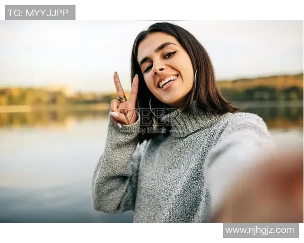 足球明星展现绅士风范的精彩瞬间与优雅姿态图片合集 足球明星展现绅士风范的精彩瞬间与优雅姿态图片合集